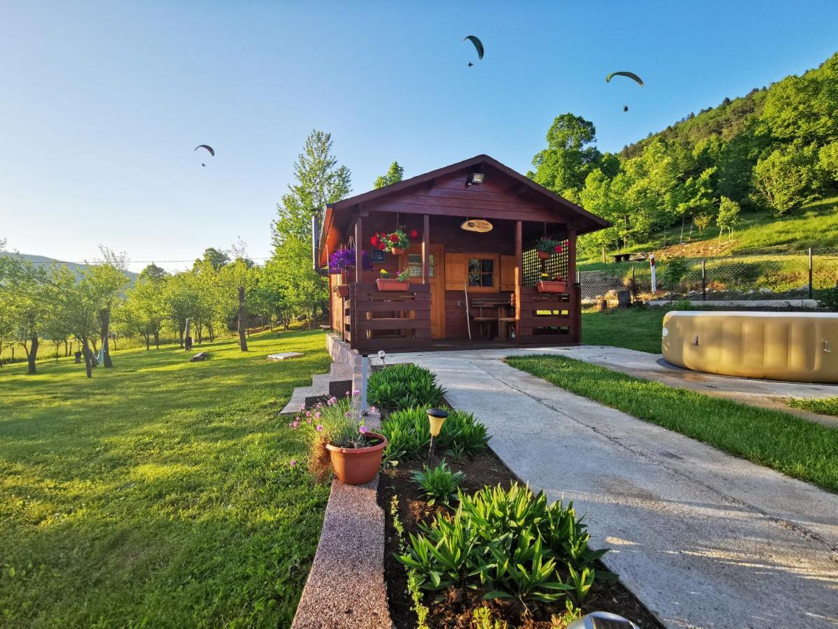 Cottage La Sierra With Jacuzzi Korenica Exterior photo