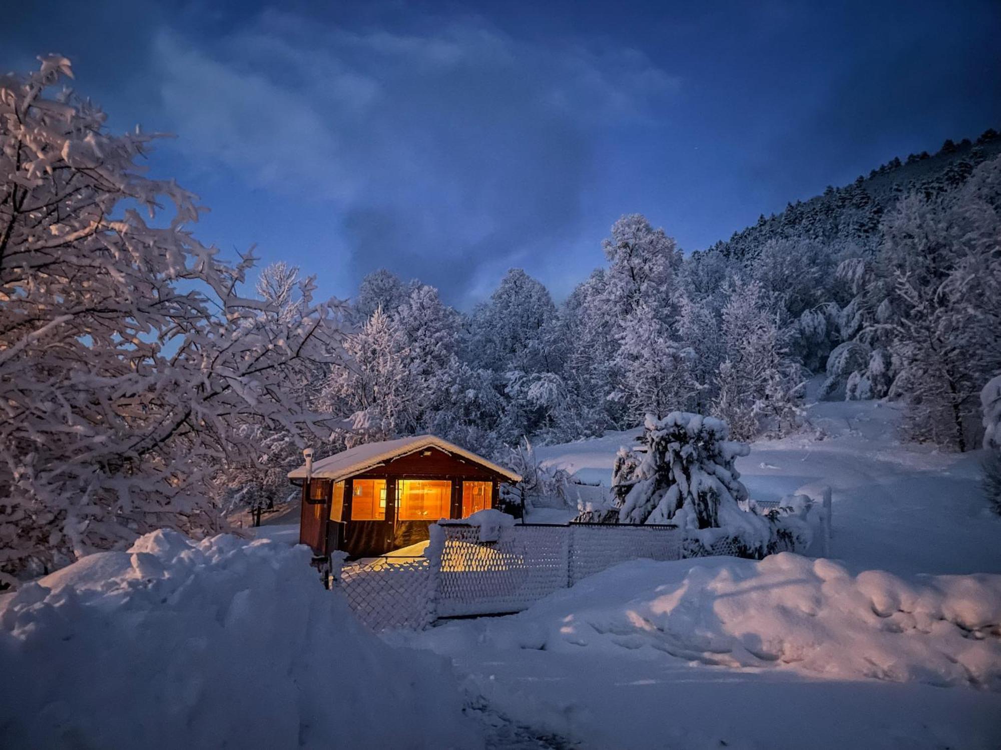 Cottage La Sierra With Jacuzzi Korenica Exterior photo